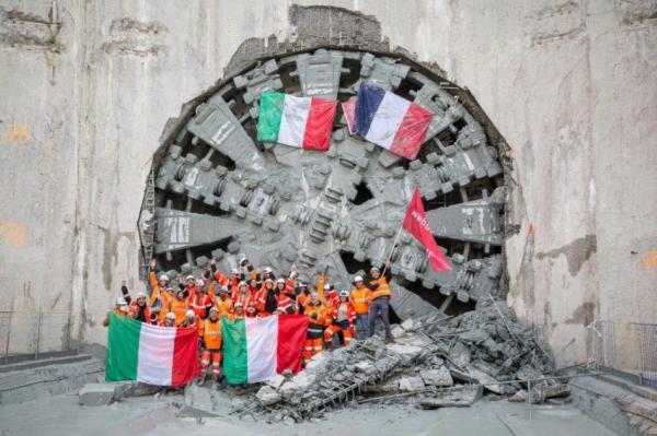 Webuild TBM Mirelle Linea 16 del GPE breakthrough