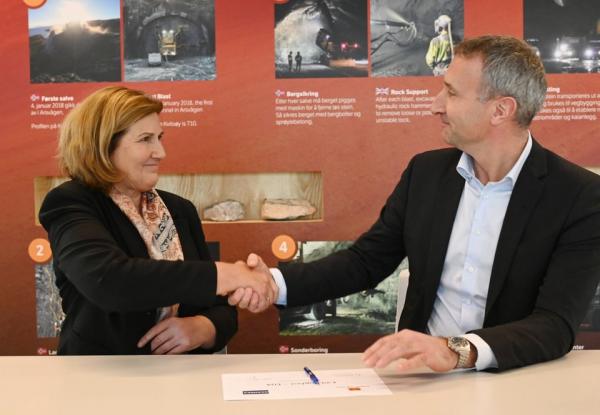 Norway Statens vegvesen - E39 contract E04 signing with Skanska Norge